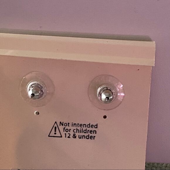 2028 Earrings NEW - Picture 6 of 7